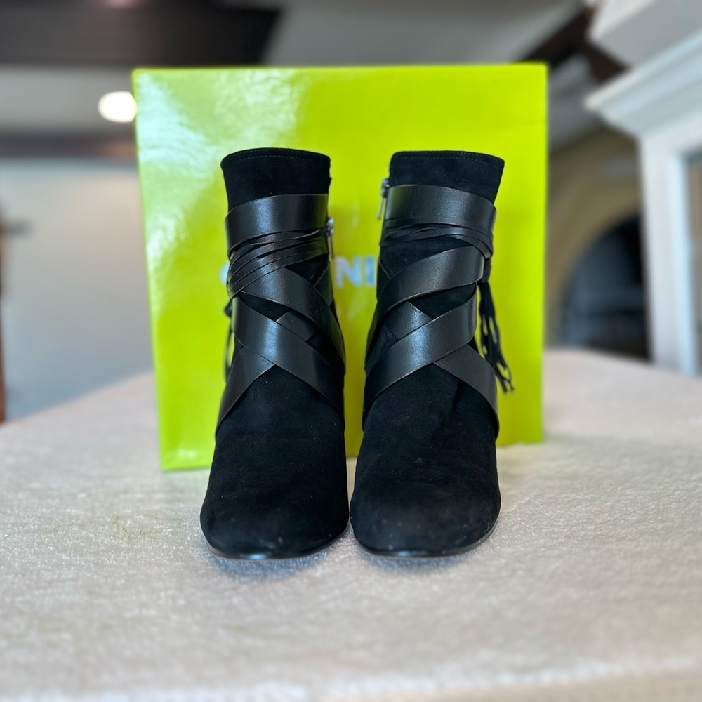 #55 Gianni Bini Black Leather Women's Ankle Boots